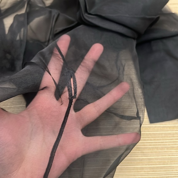 Nicole Miller black top 100% Silk Size 8 black Ripped top see through style top - Picture 11 of 12